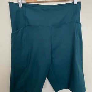 High Rise Pocket Bike Shorts in Globe